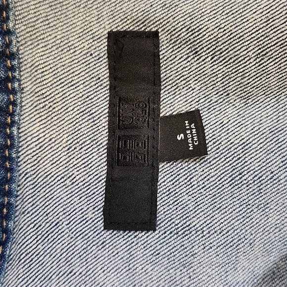 Uniqlo Dark Wash Denim Jacket Size S - Picture 3 of 9